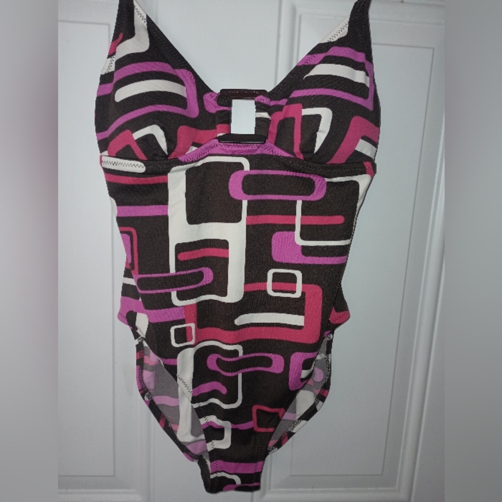 Women's Geometric Patterned One-Piece Swimsuit. Speedo Axcelerate. Size 8
